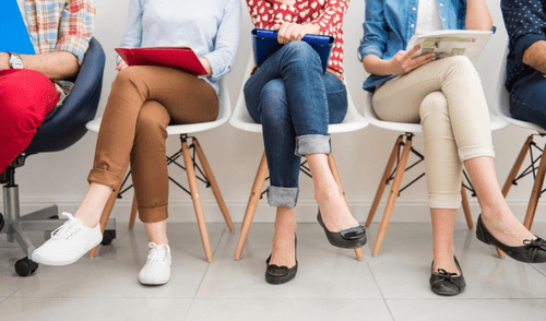 Mover las piernas suele relacionarse con el estrés, la ansiedad o un exceso de estimulación mental. Foto: FreePik Mover las piernas suele relacionarse con el estrés, la ansiedad o un exceso de estimulación mental. Foto: FreePik