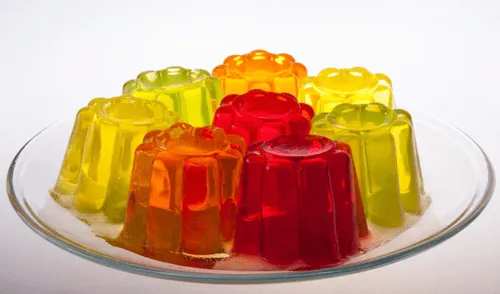 La gelatina casera, rica en colágeno, se presenta como una opción fácil y saludable para combatir los efectos del envejecimiento. Foto: FreePik La gelatina casera, rica en colágeno, se presenta como una opción fácil y saludable para combatir los efectos del envejecimiento. Foto: FreePik