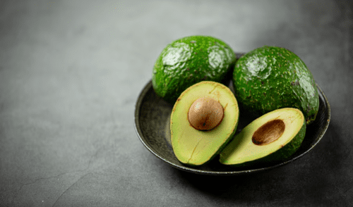 El omega-3 presente en la palta estimula la circulación sanguínea hacia el cerebro, mejorando la memoria y la concentración. Foto: FreePik El omega-3 presente en la palta estimula la circulación sanguínea hacia el cerebro, mejorando la memoria y la concentración. Foto: FreePik