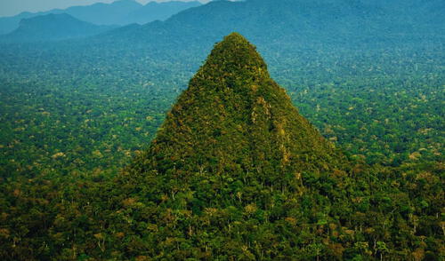 Más allá de su singular apariencia, el Cerro El Cono posee un profundo significado espiritual. Foto: Senarp. ¿Una 'pirámide' más en América Latina? La misteriosa figura en el Amazonas similar a las estructuras de Egipto