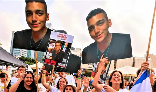 La noticia de la liberación de Edan Alexander fue celebrada por decenas de ciudadanos en las calles. Foto: EFE. La noticia de la liberación de Edan Alexander fue celebrada por decenas de ciudadanos en las calles. Foto: EFE.