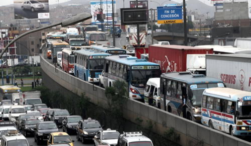 Los trayectos diarios en la capital de Perú tienden a durar hasta 5 horas. Foto: Forbes Perú