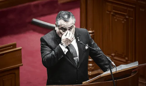 Gustavo Adrianzén sustentando una interpelación en el Pleno del Congreso.