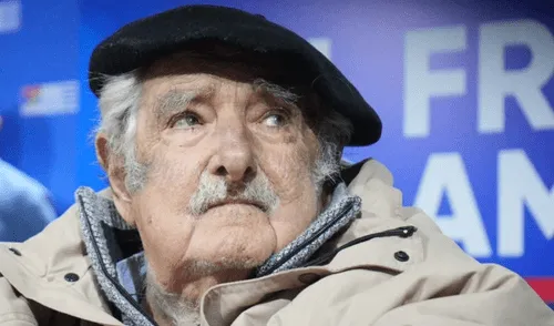 Tras su liberación, Mujica renunció a la lucha armada y se insertó en la política democrática, siendo elegido presidente de Uruguay en 2010.