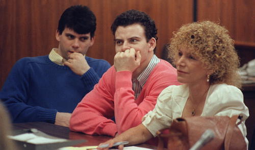 Erik y Lyle Menendez, condenados por el asesinato de sus padres en 1989, ahora pueden solicitar la libertad condicional.