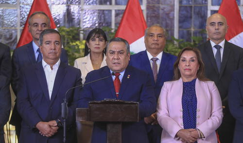 Deja el Gabinete. Era inminente que hoy el Congreso tenía los votos para aprobar su censura. Al final, Gustavo Adrianzén tuvo que renunciar al cargo de primer ministro. Deja el Gabinete. Era inminente que hoy el Congreso tenía los votos para aprobar su censura. Al final, Gustavo Adrianzén tuvo que renunciar al cargo de primer ministro.