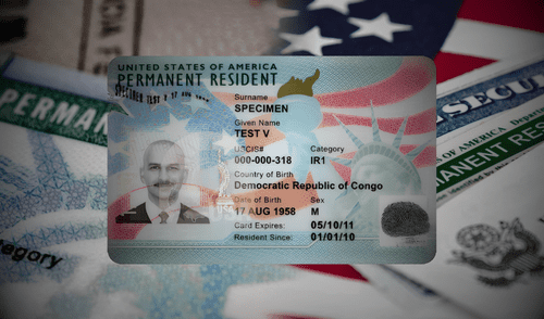 USCIS informa a residentes permanentes en Estados Unidos sobre la renovación obligatoria de la Green Card.