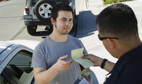 Vigente ley en California impone multas a conductores y también a pasajeros Vigente ley en California impone multas a conductores y también a pasajeros