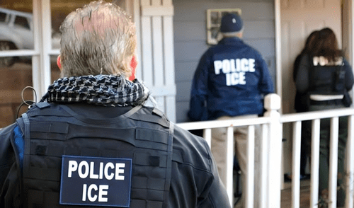 Agentes de ICE no pueden entrar a una casa sin orden firmada por un juez.