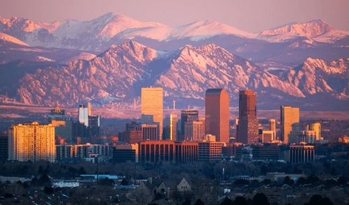 Denver bajó homicidios en 2025, superando la media nacional.