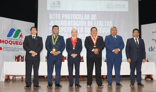 Durante la ceremonia, los futuros abogados se comprometen a cumplir con los preceptos de la Constitución Política del Perú.