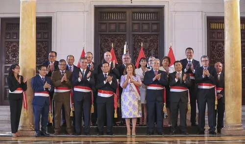 Sin rumbo. Dina Boluarte solo cambió de premier y de ministro de Justicia. Sin rumbo. Dina Boluarte solo cambió de premier y de ministro de Justicia.