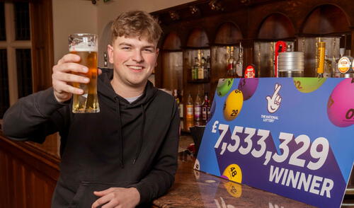 James Clarkson a pesar de ganar la lotería mantuvo su estilo de vida por una insólita razón. Foto: X James Clarkson a pesar de ganar la lotería mantuvo su estilo de vida por una insólita razón