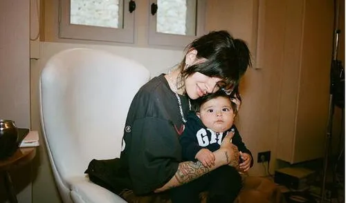 Inti, hija de Cazzu y Nodal, lloró al escuchar la canción 'La Cueva'