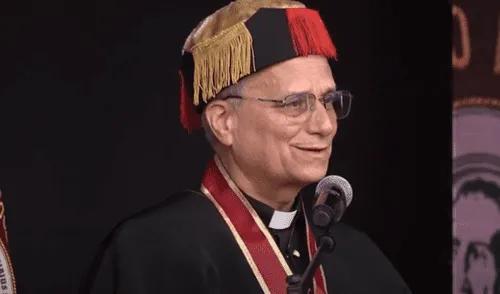 El papa León XIV, previamente cardenal Robert Prevost, dejó una marca en Chiclayo, Perú. Foto: Captura/USAT El papa León XIV, previamente cardenal Robert Prevost, dejó una marca en Chiclayo, Perú.
