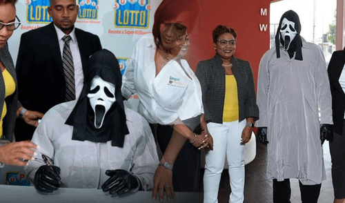 Ganador en Costa Rica recibe premio