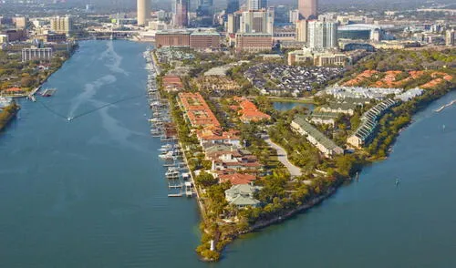 Harbour Island ha sido reconocida como la mejor ciudad familiar en Florida. Harbour Island ha sido reconocida como la mejor ciudad familiar en Florida.