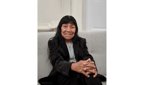 Sara Flores. Foto: Helena De Bragança ©2023 y la cortesía Shipibo-Conibo Center, NY.