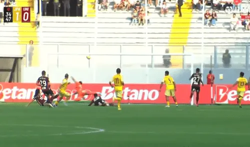 Juan Pablo II se adelanta el marcador y pone el 1-0 ante Universitario.