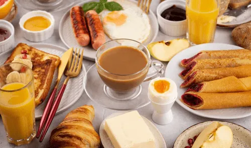 El desayuno es una comida importante para empezar el día con energía. Foto: FreePik El desayuno es una comida importante para empezar el día con energía. Foto: FreePik