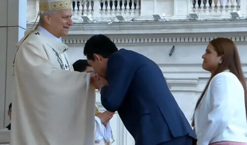 El papa recibió a miles de fieles durante su primera misa en el Vaticano. Foto: composición LR/X El papa recibió a miles de fieles durante su primera misa en el Vaticano.