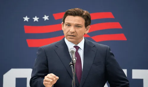 DeSantis anuncia estrategia para detener a los inmigrantes ilegales en Florida. DeSantis anuncia estrategia para detener a los inmigrantes ilegales en Florida.