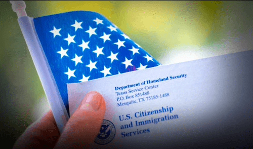 USCIS resalta el trámite obligatorio para todos los inmigrantes en Estados Unidos.