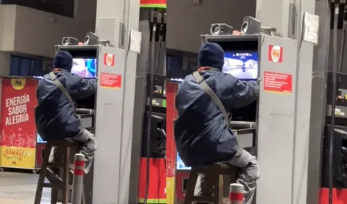 El joven trabajador de Arequipa fue captado absorto en el popular videojuego 'Wolfteam'. Foto: Composición LR/ TikTok Trabajador peruano usa computadora de grifo en Arequipa para sus videojuegos: "Wolfteam nunca muere"