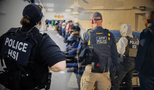 ICE ofrece tres formas para que los estados identifiquen y deporten a indocumentados.