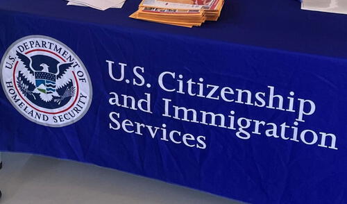 Enviar una solicitud migratoria al USCIS es crucial para regularizar el estatus en EEUU Enviar una solicitud migratoria al USCIS es crucial para regularizar el estatus en EEUU