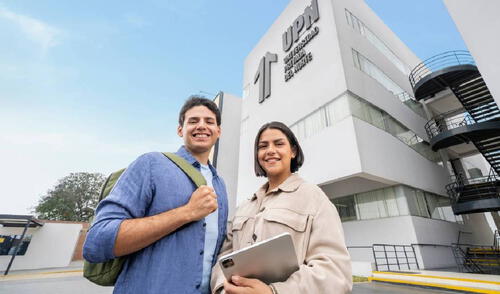 El rector resalta que este reconocimiento refleja el compromiso de UPN por ofrecer una educación integral.
