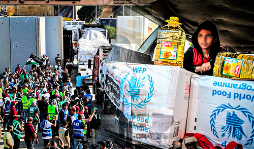 La ONU anunció que obtuvo autorización para enviar “alrededor de 100” camiones con ayuda hacia la Franja de Gaza, devastada por la guerra. Foto: Composición LR. La ONU anunció que obtuvo autorización para enviar “alrededor de 100” camiones con ayuda hacia la Franja de Gaza, devastada por la guerra. Foto: Composición LR.