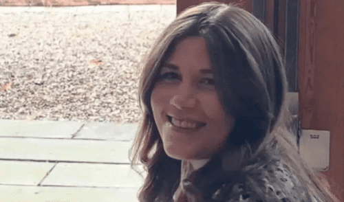 Emma Evens, continua luchando contra una epilepsia severa. Foto: The Mirror Epilepsia, Emma Evens.