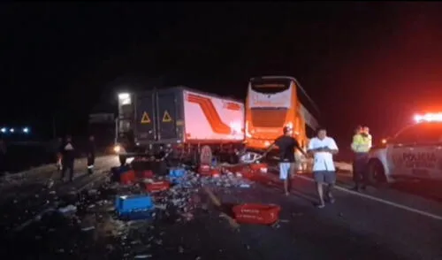 Triple choque en la Panamericana Norte. Triple choque en la Panamericana Norte.