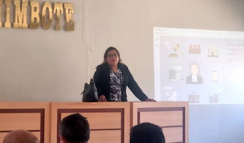 Durante la actividad, los internos realizaron preguntas sobre su situación procesal, mostrando interés.