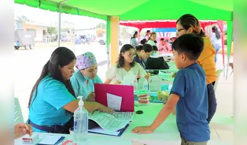 Durante el evento, los ciudadanos presentaron demandas de alimentos y consultas sobre procesos judiciales.