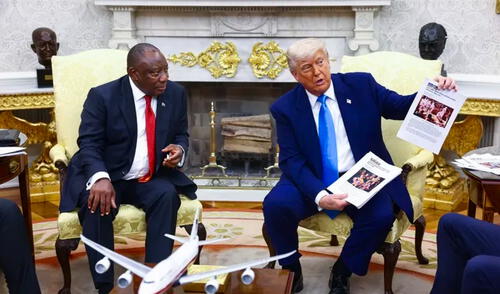 Trump presentó videos e imágenes fuera de contexto alegando "genocidio blanco". Trump presentó videos e imágenes fuera de contexto alegando "genocidio blanco".