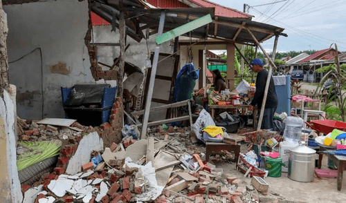 Sismo de magnitud 5.7 sacude Sumatra, más de 100 casas dañadas.