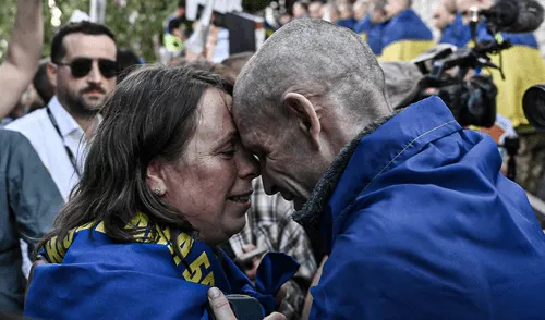 Zelensky confirmó la llegada de "697 personas" tras el inicio de intercambios entre Ucrania y Rusia