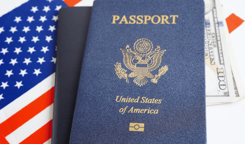 Obtener la ciudadanía es un objetivo clave para los residentes permanentes. Obtener la ciudadanía es un objetivo clave para los residentes permanentes.