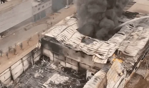 Incendio en VES. Foto: Canal N Incendio en VES. Foto: Canal N