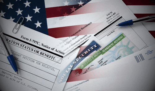 USCIS exige nuevos formularios desde mayo para trámites como ciudadanía americana.
