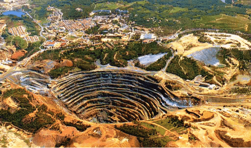 La mina de oro más grande en Perú extrajo más de 11 millones de gramos finos de oro en 2024. La mina de oro más grande en Perú extrajo más de 11 millones de gramos finos de oro en 2024.