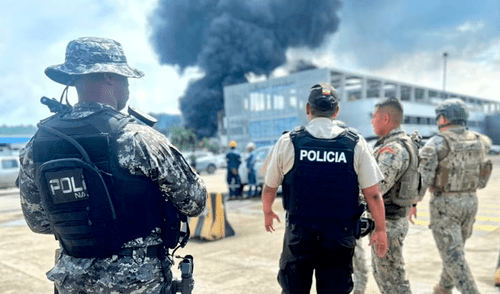 Incendio en refinería de petróleo en Ecuador. Foto: X @PoliciaEcuador Incendio en refinería de petróleo en Ecuador.