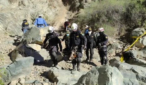 Brigadistas de la Policía rescataron cuerpos de las víctimas de la masacre en Atico en 2022. Fuente: Fiscalía