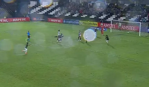 Eryc Castillo volvió a ser titular en Alianza Lima. Foto: captura de ESPN Eryc Castillo puso el 2-0 de Alianza Lima ante Libertad por la Copa Libertadores