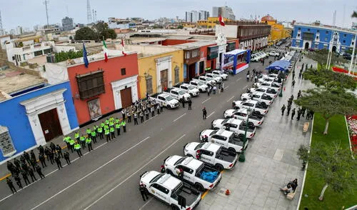 La adquisición de 140 camionetas y 120 motos, junto con 240 chalecos antibalas, fortalece el patrullaje.