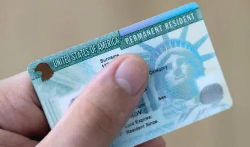 USCIS recomienda presentar la solicitud de renovación de Green Card con meses de anticipación para evitar demoras en el trámite. USCIS recomienda presentar la solicitud de renovación de Green Card con meses de anticipación para evitar demoras en el trámite.