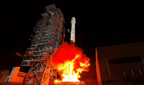 El Centro de Lanzamiento de Satélites de Xichang (China) lanzó este jueves su primera misión espacial con el objetivo de recoger muestras de un asteroide y devolverlas a la Tierra. Foto: EFE China, Tianwen-2, asteroide