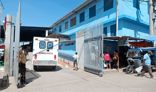 Trabajadora de limpieza pública fue trasladada hasta el hospital Apoyo II de Sullana. Foto: Almendra Ruesta, La República Trabajadora de limpieza pública fue trasladada hasta el hospital Apoyo II de Sullana